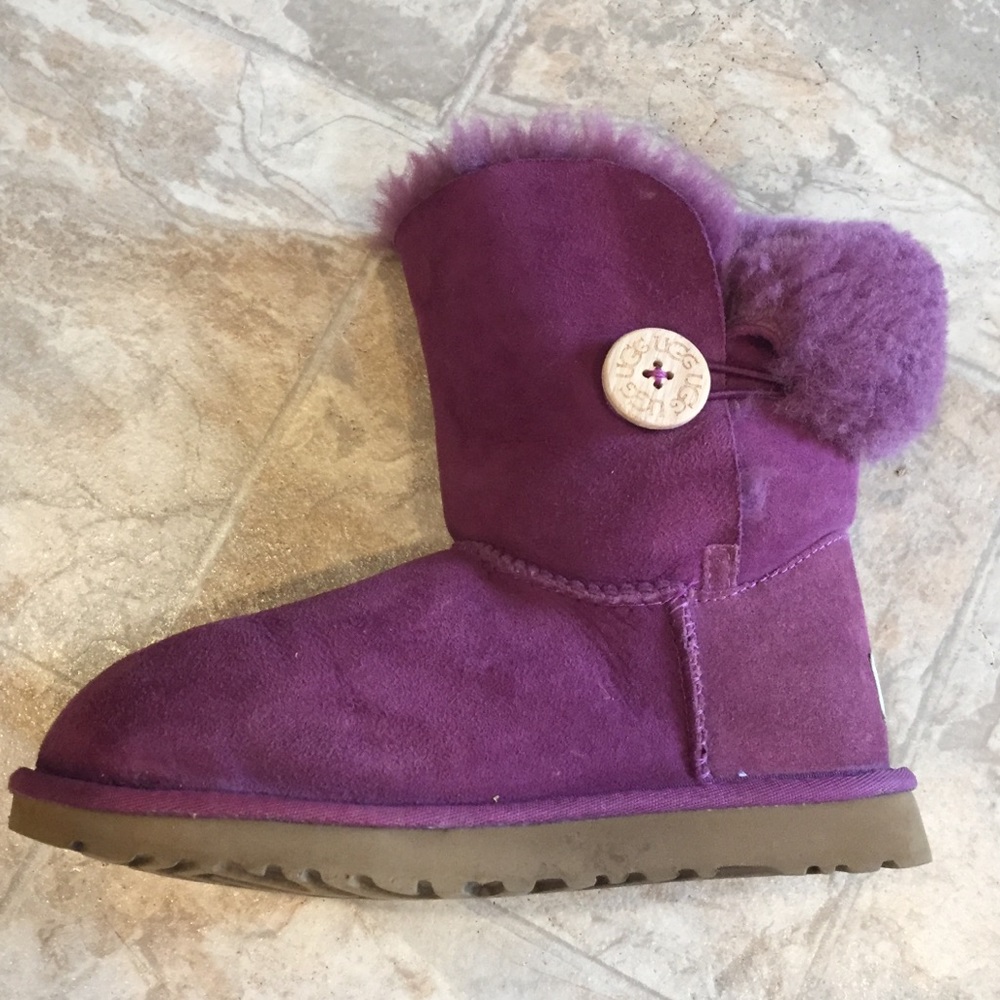 UGG 5803 Bailey Button boots sz 5 excellent cond - Picture 1 of 7